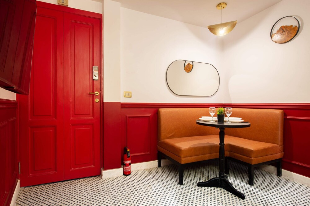 The Red-hot Retro 2bdr Apt. @ Cairo's Downtown