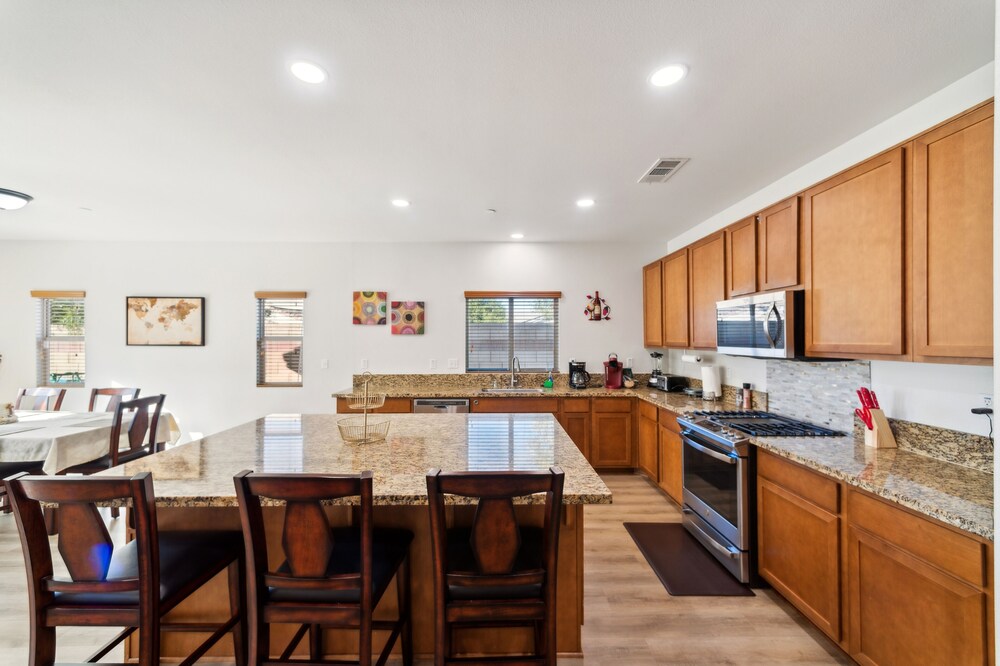 Charming Pet-friendly Getaway In Sunny Beaumont 4 Bedroom Home