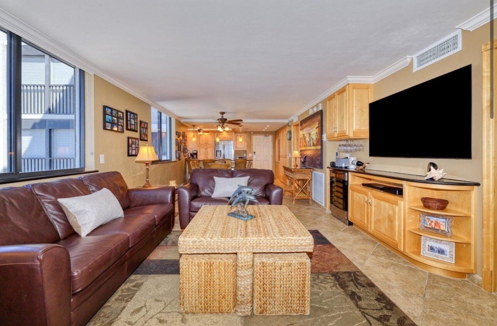 Caper Beach Club 1005