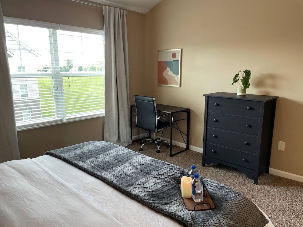 Cozy Dublin Penthouse 2BR W D Wifi