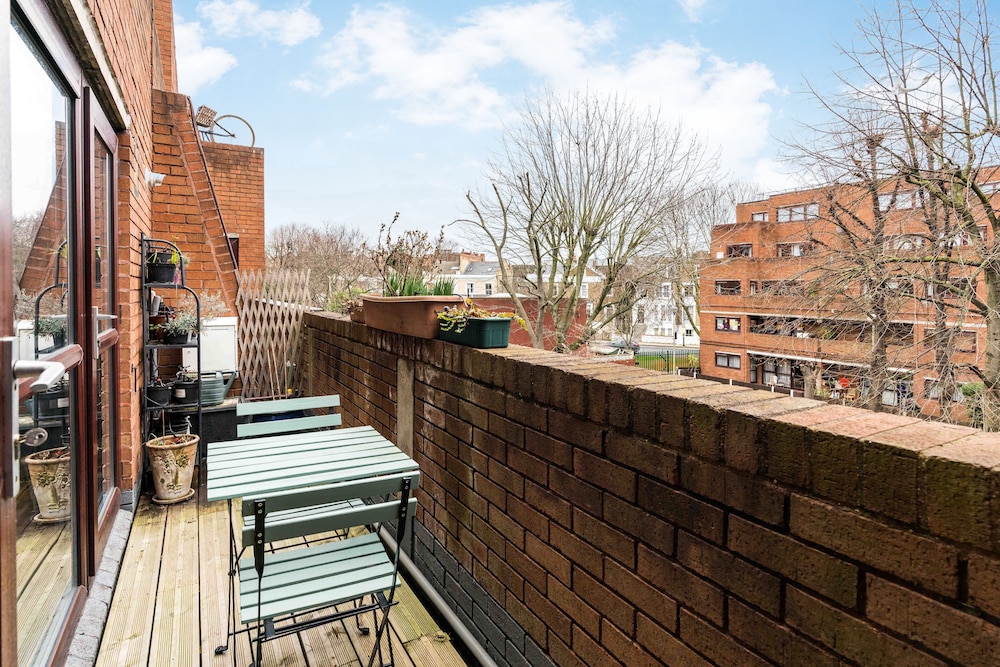 Luxury Islington Apartment With Balcony