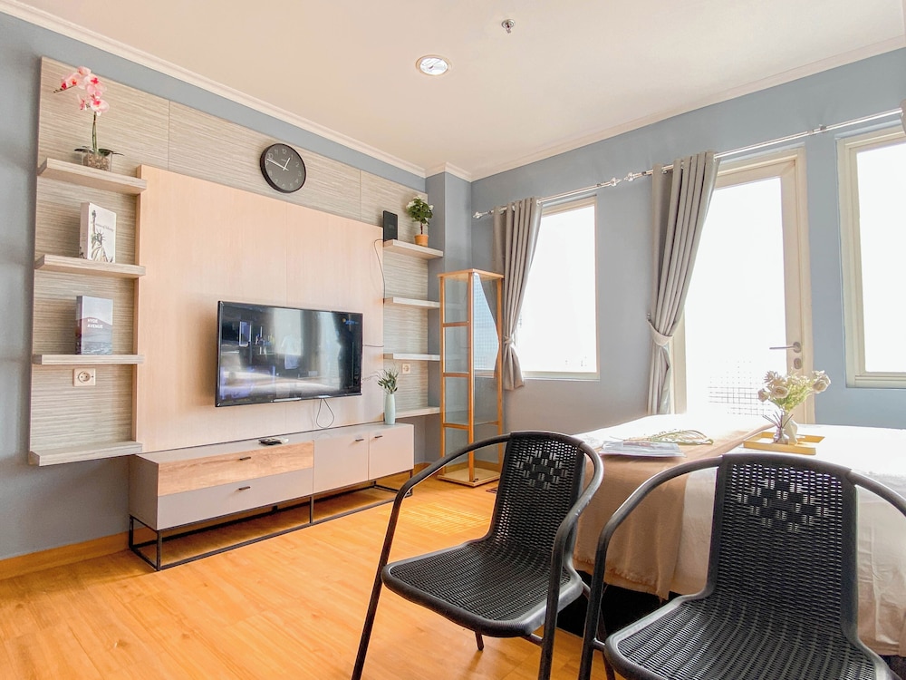 Warm and Cozy Studio at Sentul Tower Apartment