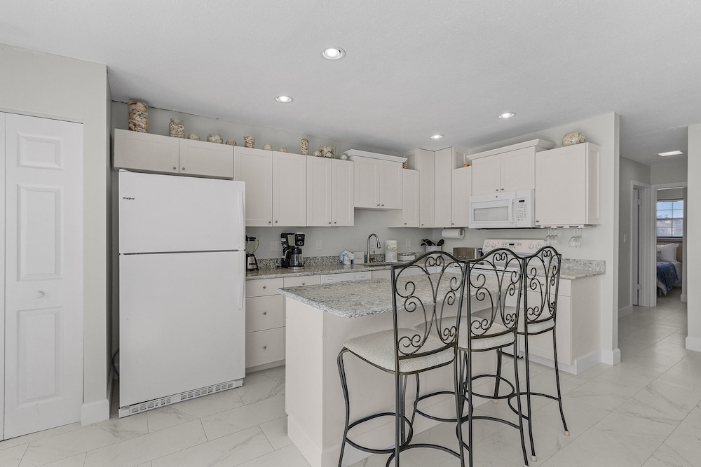 21591 Waterfront Duplex With Pool And Spa 2 Bedroom Condo