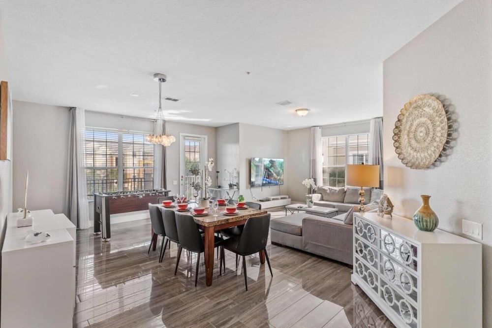 Vista Cay Swanky