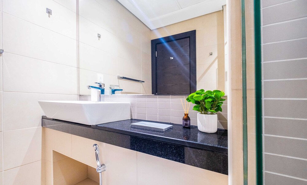 LUX The Silverene Marina view Suite 2