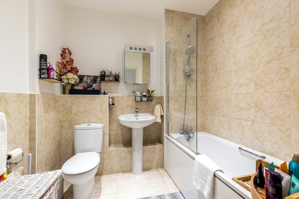 Stylish Canary Wharf Retreat For 2