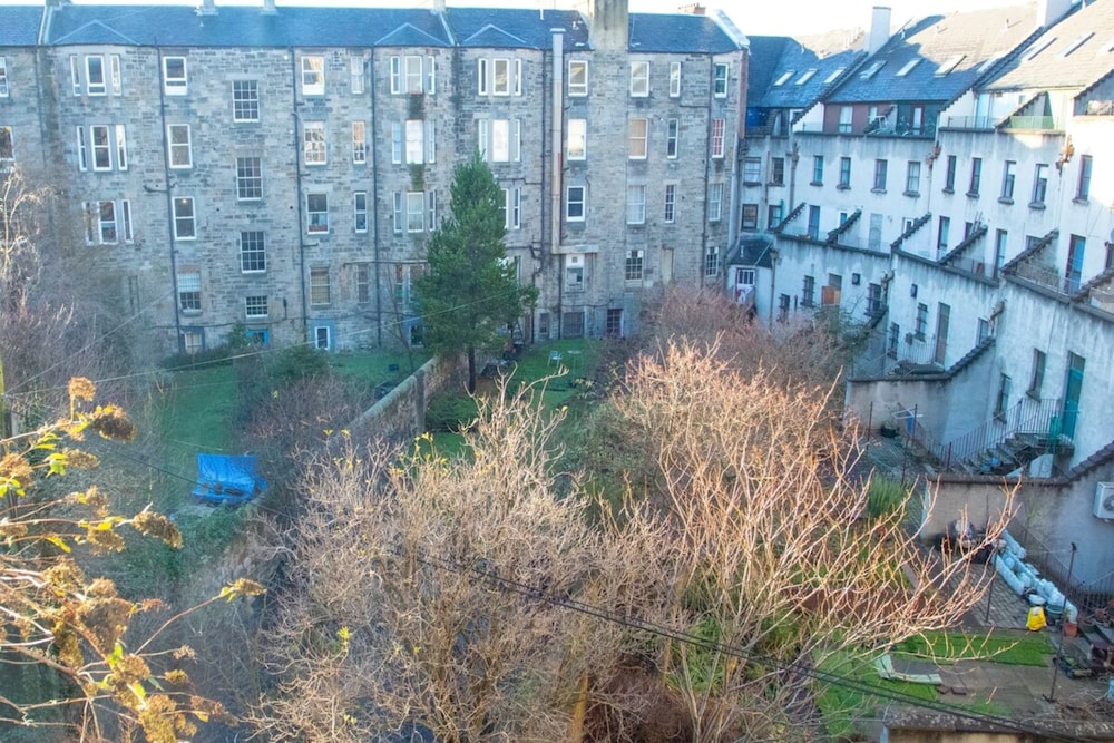 2 Bedroom Property near Old Town & Grassmarket