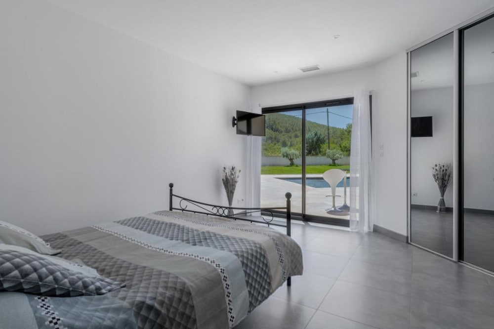 Villa With Heated Swimming Pool spa gym and Cinema