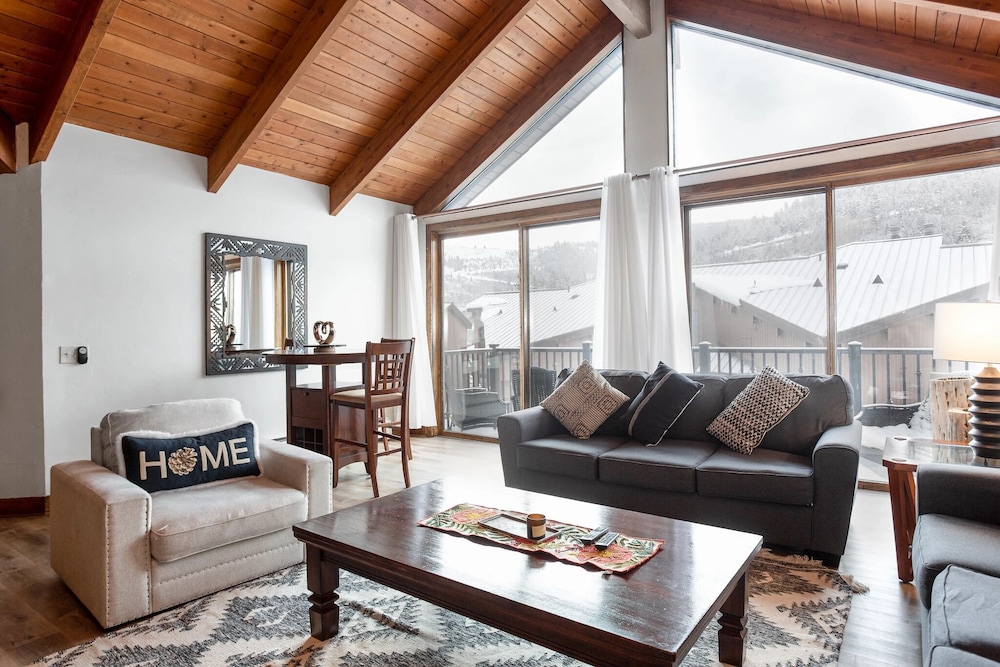 Pinnacle at Deer Valley Resort - Four Bedroom Condo with Hot Tub #1263 4 Condo