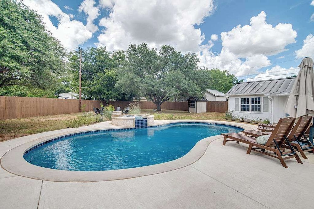 108 Wisteria Dr