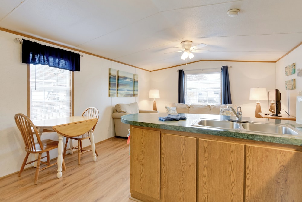 Blue Ridge Base Camp: Resort Cabin in Waynesville