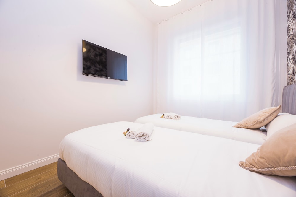 Chic apartments in Piazza Dante