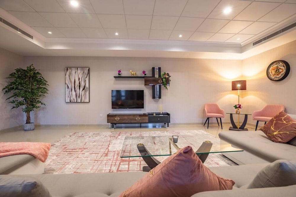 GLOBALSTAY. Sarai Private Pool Homes and Villas