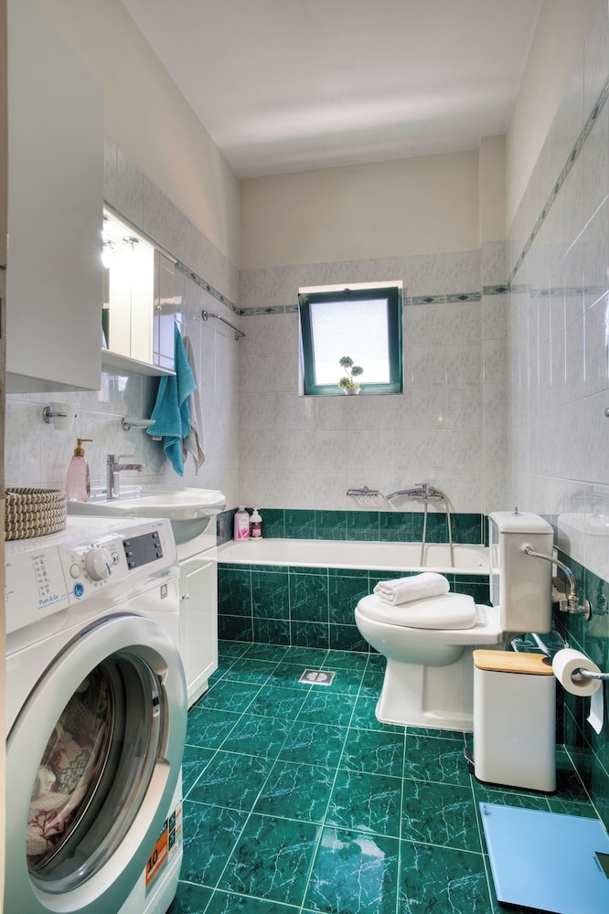 Marilizas Spacious Maisonette