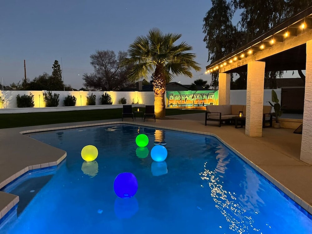 5BR Resort-style Oasis 2 Primary s Cabana Gameroom