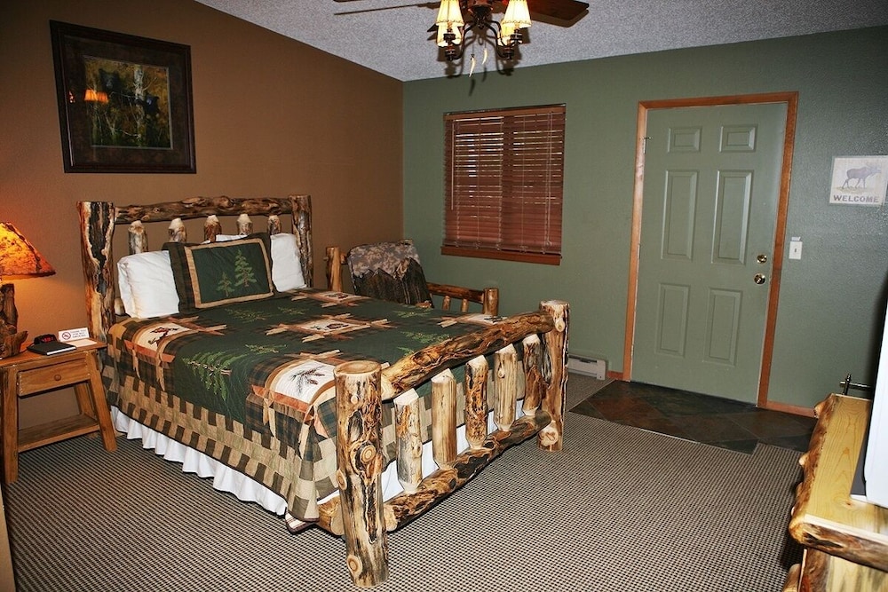 Timber Creek Chalets: 2b 1 Bedroom Chalet - Property Image 1