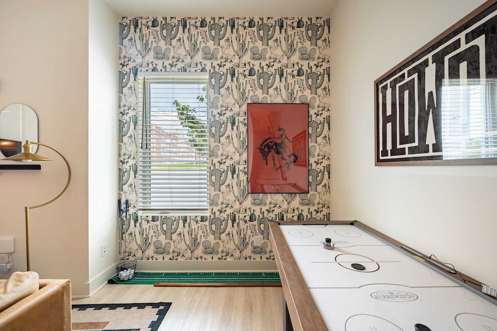 Sleeps 24 Rooftop, Game Room & Outdoor Spaces Just 10 Min to Broadway Outrider by Avantstay