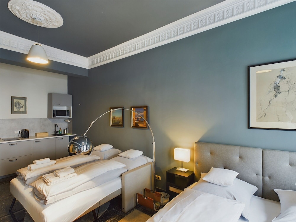 Art Apartments