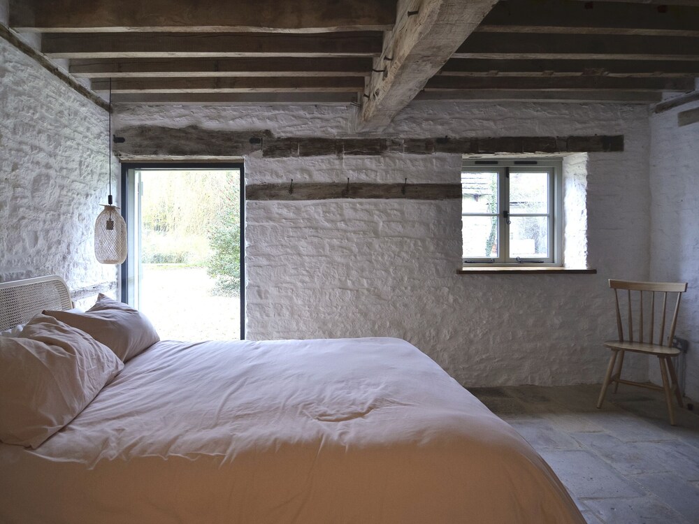 High Cogges Farm Holiday Cottages The Granary