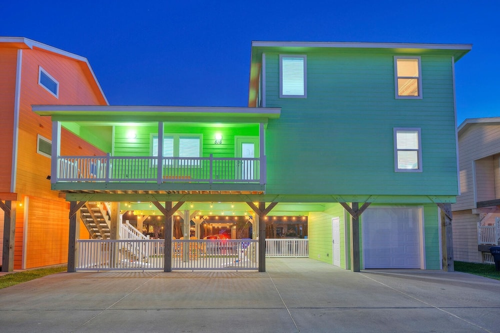 Reel Life Dreams by Avantstay Pool Near Beach
