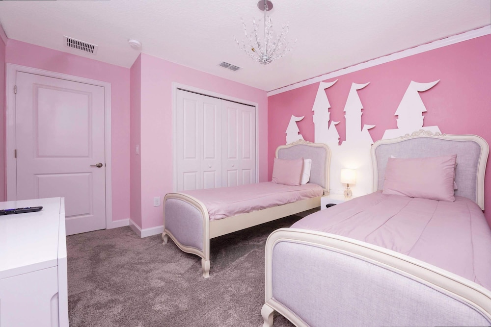 Stunning 4Bd Near Disney w Pool Storey Lake 4369