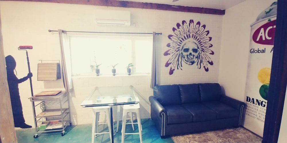 House of Trestles - Hostel