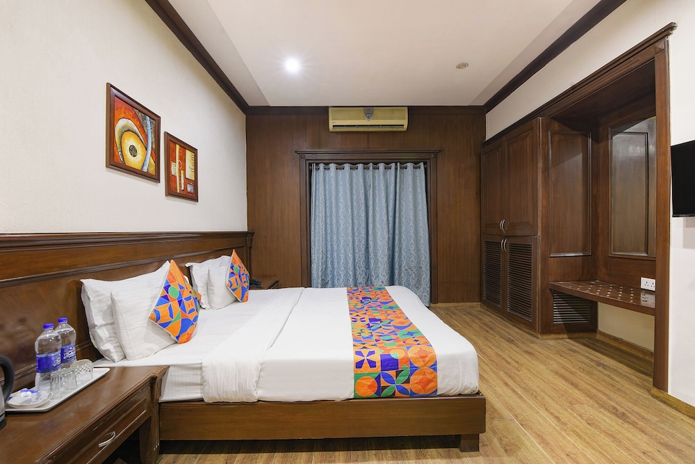 Fabhotel Siris 18