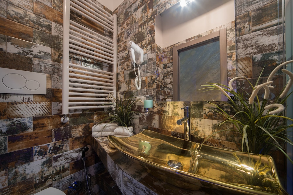 StarHome NAVONA