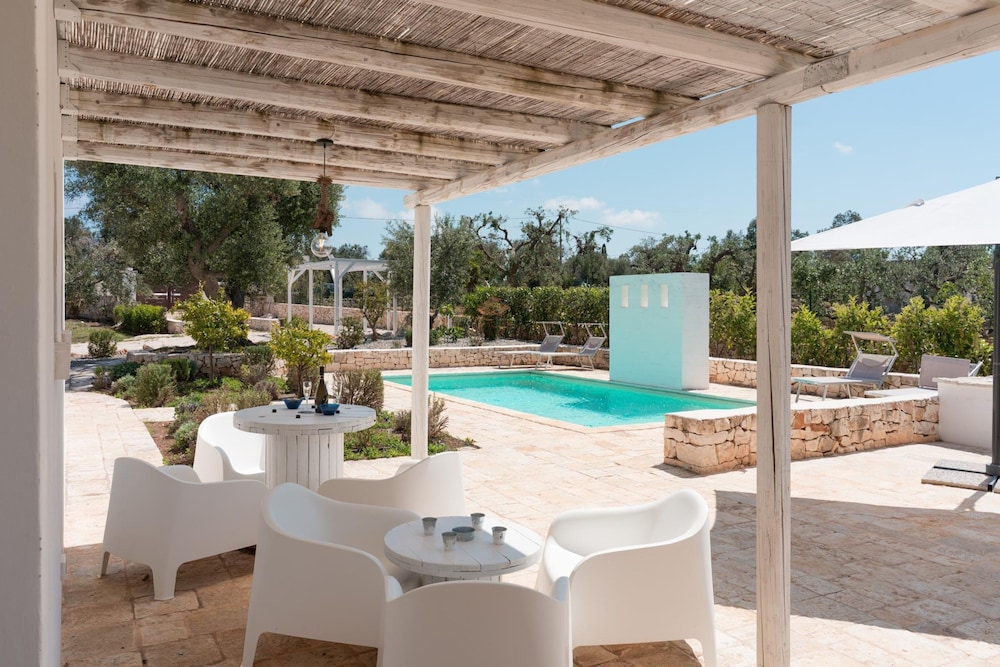 Trullo Eughene a con Piscina