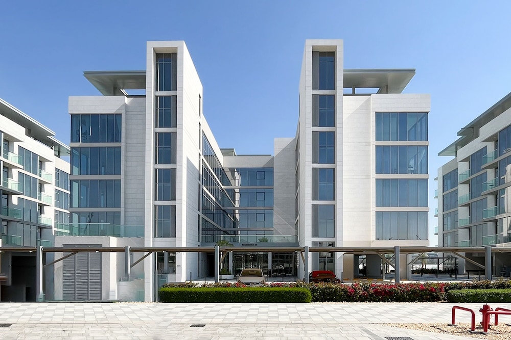 Panoramic 2BR at District One