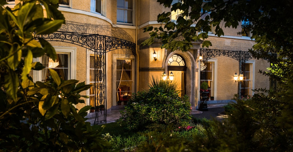Hotel Cork’s Vienna Woods Hotel and Villas - Image 1