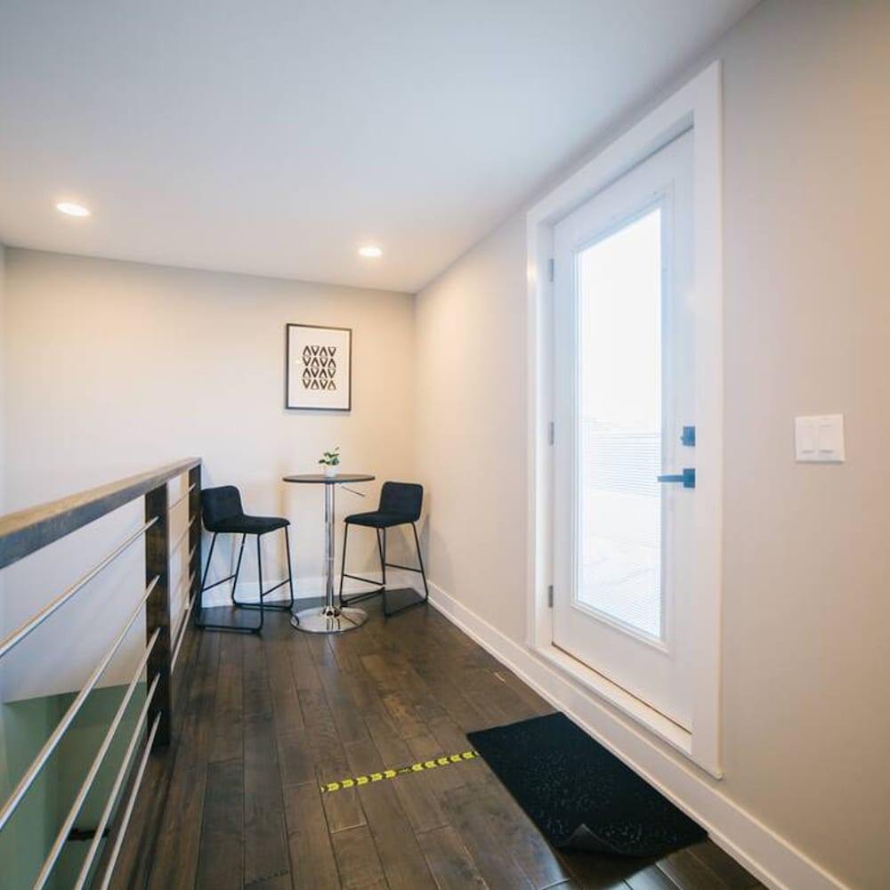 Magnificent NEW Home w 8 Beds Free Parking