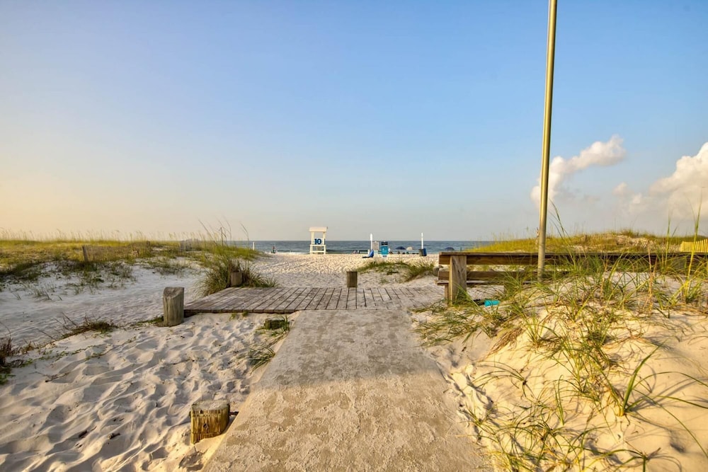 Renovated Condo Directly Across From Beach in Gulf Shores With Pool view 3