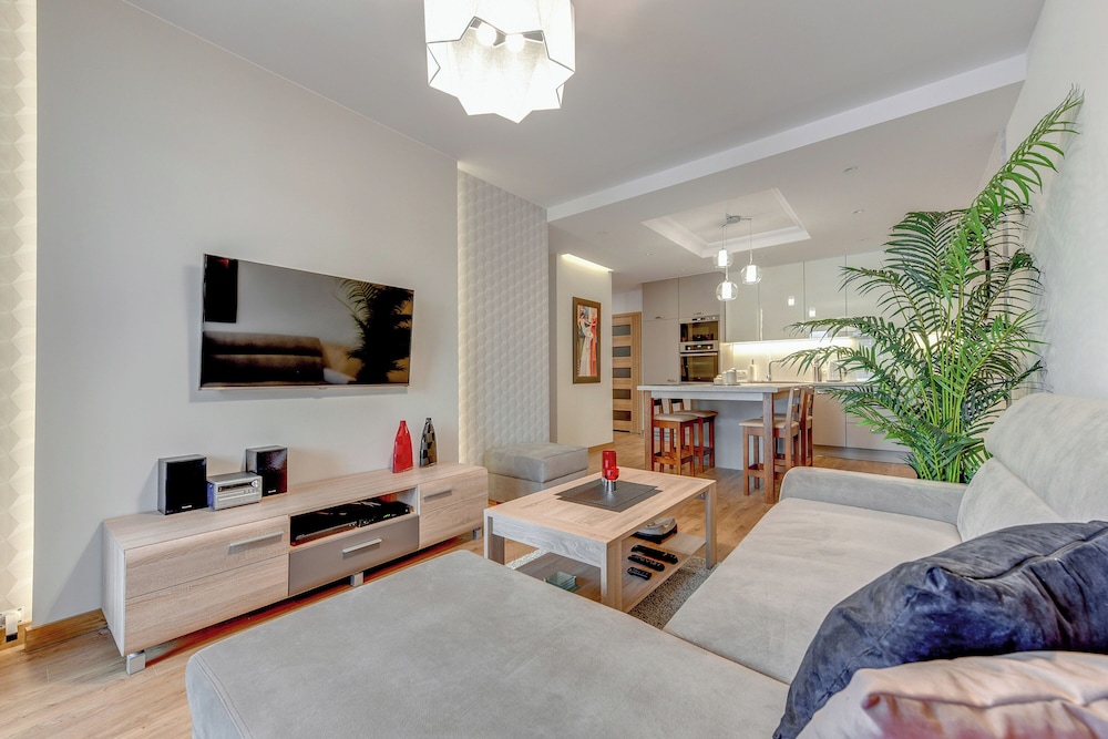 Aura - Riverside & Parking by Downtown Apartments