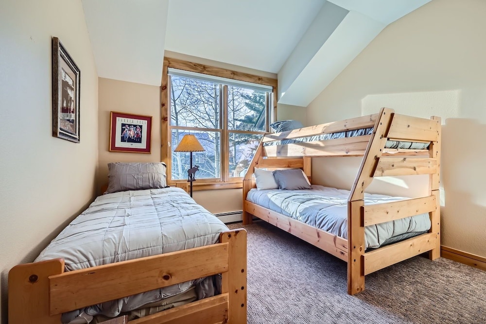 8712 Ski Tip Townhomes 3 Bedroom Townhouse