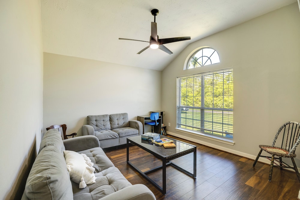 Private Acreage, Pergola & Fire Pit: Baytown Home