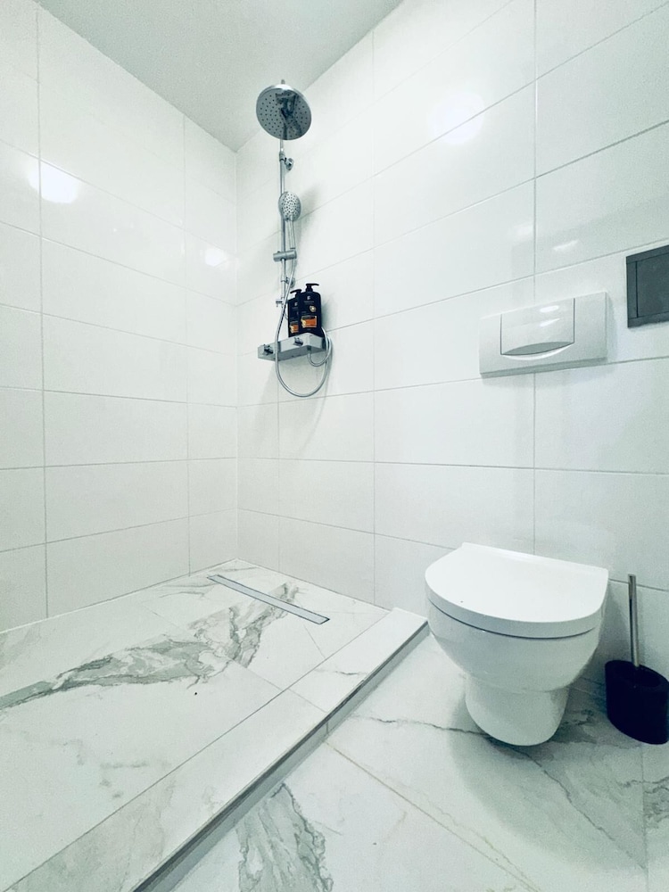 Luxury 7 Bedroom Apartment Sleeps 16