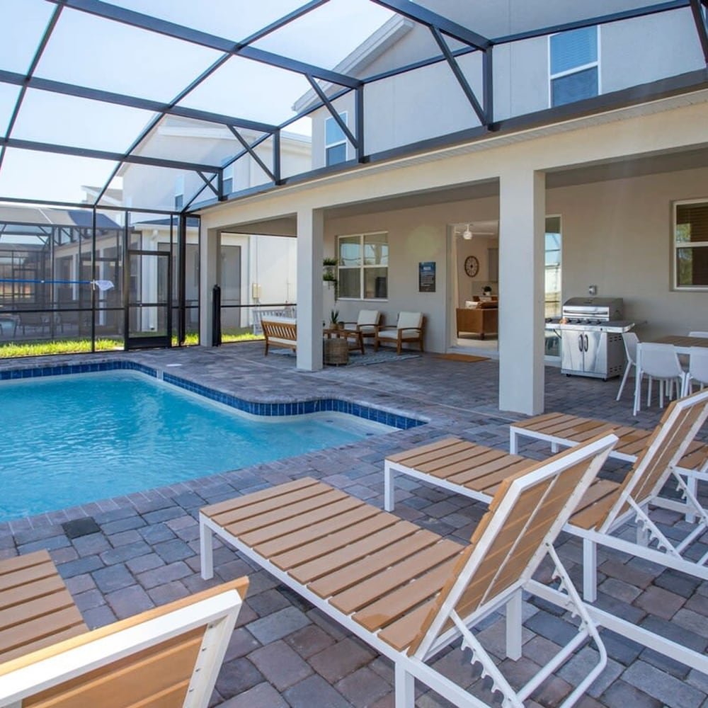 4577 Stunning 7BD Home