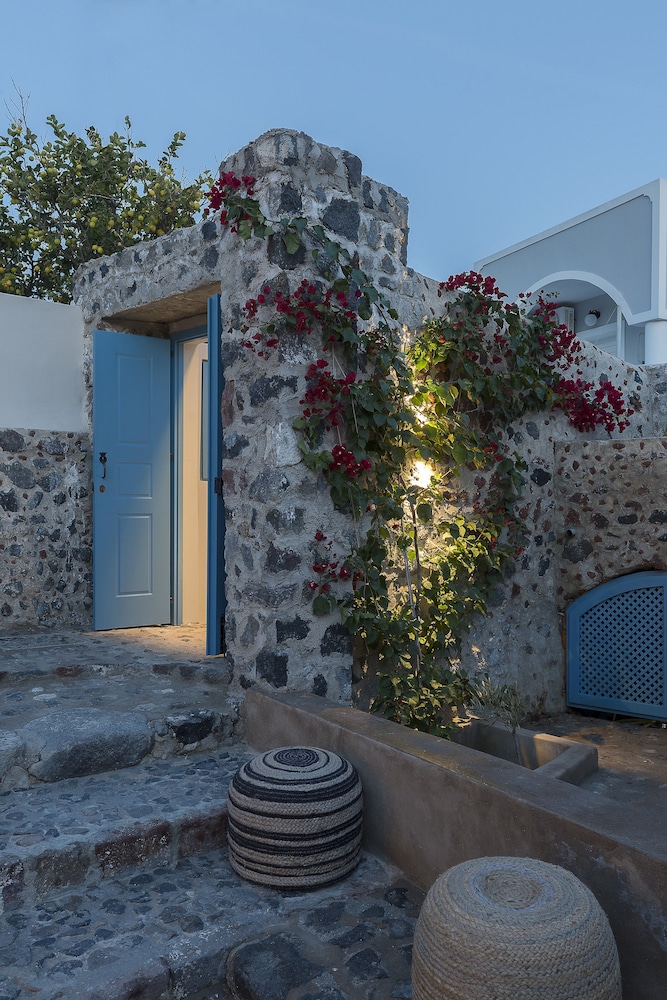 Alluvial Santorini Suites
