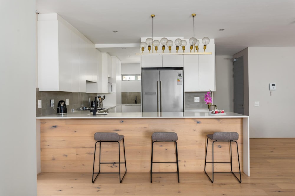 Modern 2bed Apt in Green Point Cape Town Nobelium