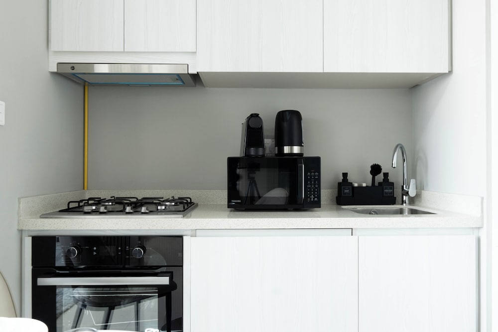 Keyrock Living - 1BR with Lake View