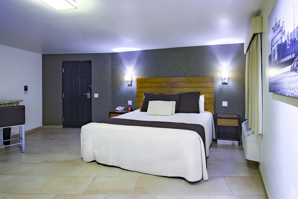 Ensenada Vacations - Hotel La Pinta - Property Image 46