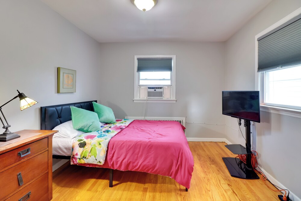 5 Mi to Dtwn Newark: Hillside Vacation Rental