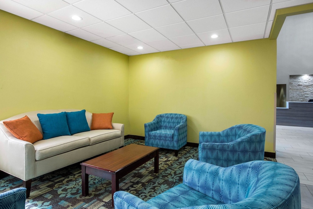 St Louis Vacations - Quality Inn Suites Arnold - St Louis - Property Image 24
