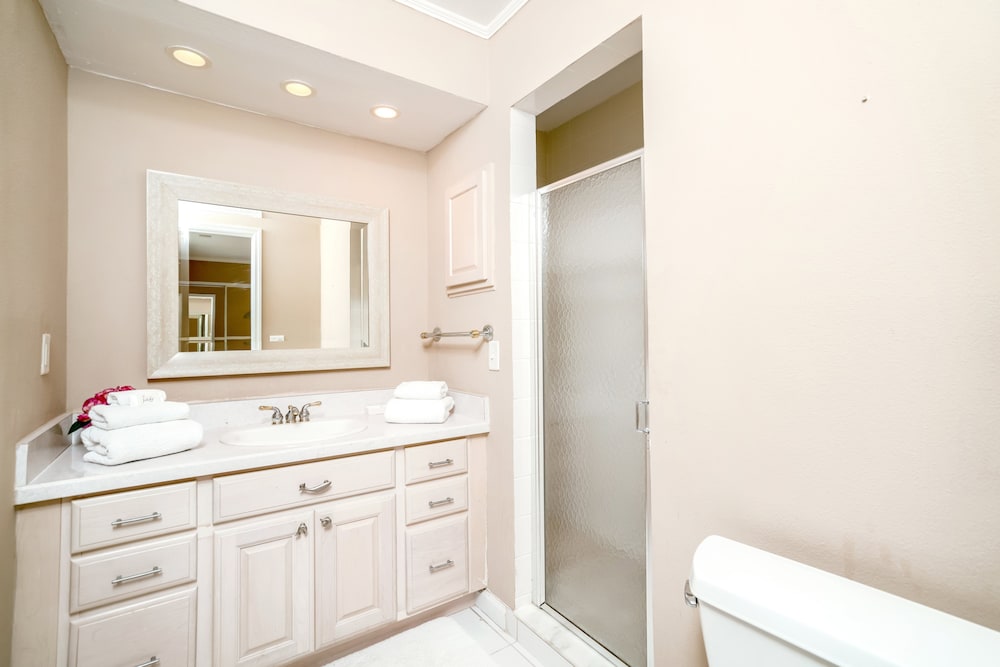 Ultimate 6 Bedroom 5 Bathroom On Bay Hill