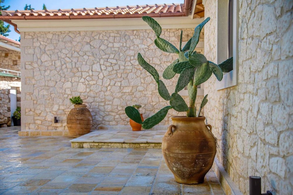 Villa Lithos in Paxi
