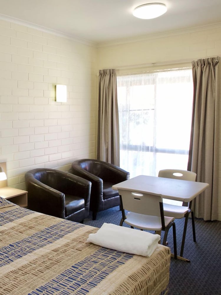 Pioneer Motel