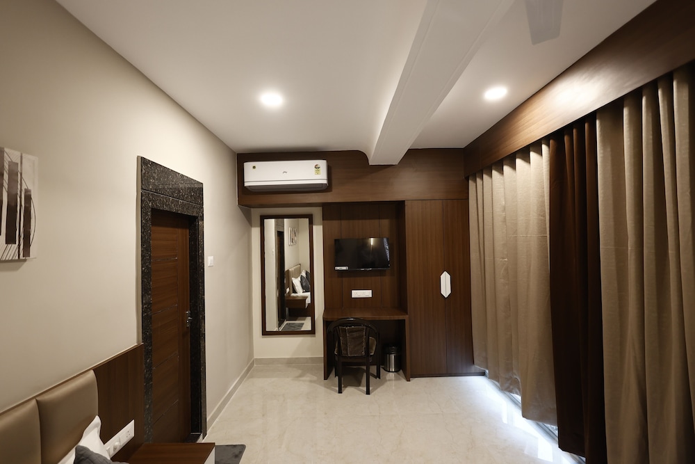 Hotel Raj Residency
