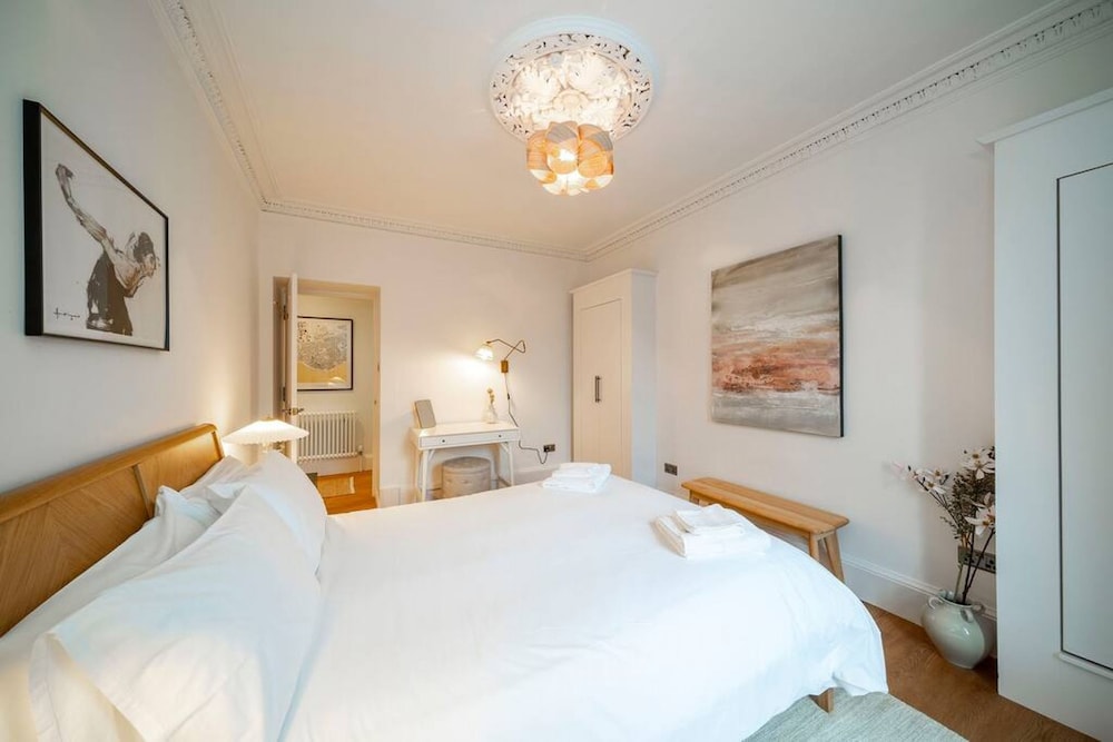 Regal Residence - Metropolitan Luxury view 4