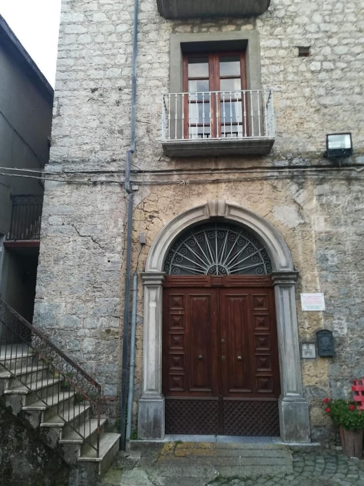 Hotel Oikos Rooms - Image 1